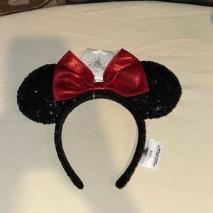 AUTHENTIC DISNEY PARKS MERCHANDISE—MinnieMouse Ears Headband